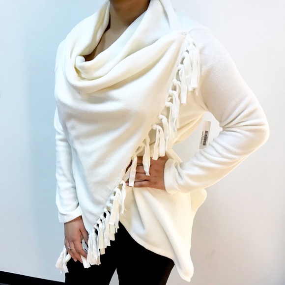 Sweaters - ‼️ Ivory Tassel Pancho Pullover Sweater